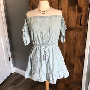 Chambray off the shoulder dress worn once size M. Has pockets!